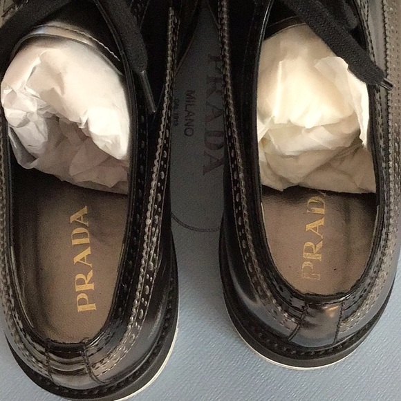 Authentic Prada women’s Oxford sneaker - Picture 2 of 13